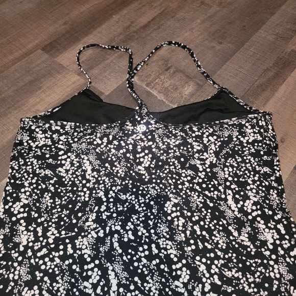 Lululemon power pose tank size 10 - Picture 7 of 8